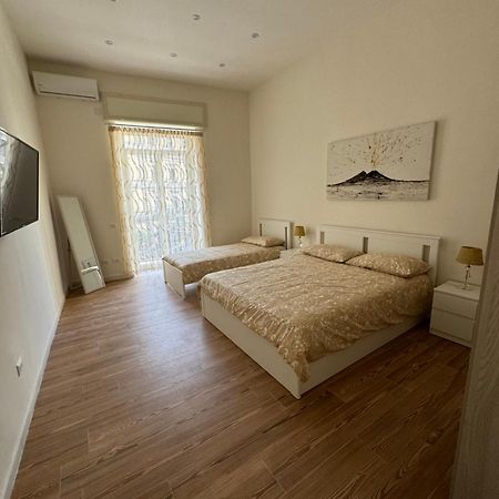 La Dimora Di Cinzia Apartamento Nápoles Exterior foto
