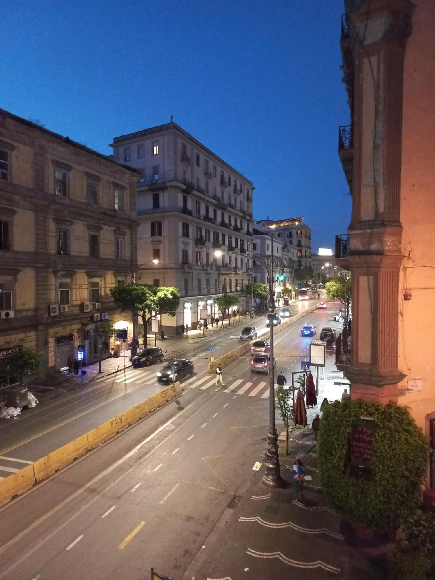 La Dimora Di Cinzia Apartamento Nápoles Exterior foto